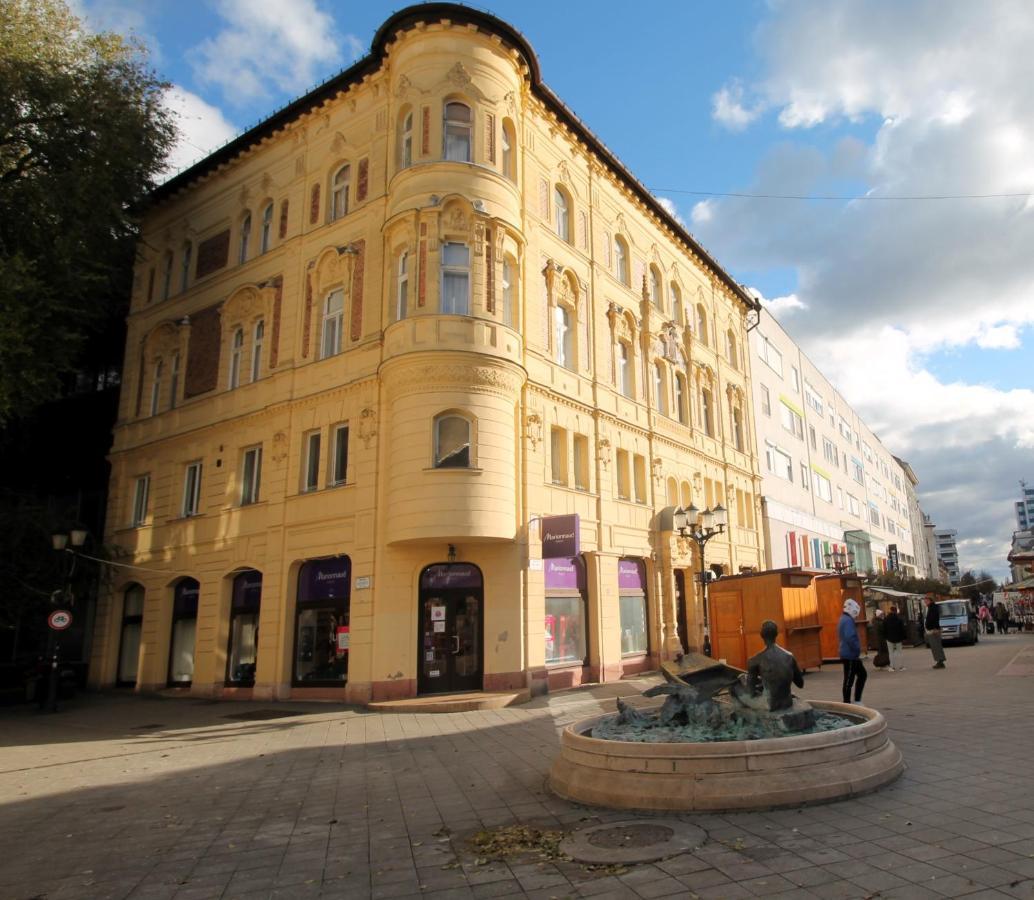 Modern Studio A Belvaros Koezepen Parkoloval- Kata Studioapartman เยอร์ ภายนอก รูปภาพ