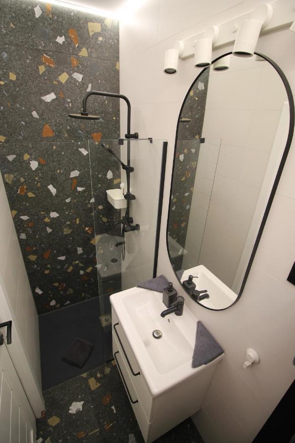 Modern Studio A Belvaros Koezepen Parkoloval- Kata Studioapartman เยอร์ ภายนอก รูปภาพ