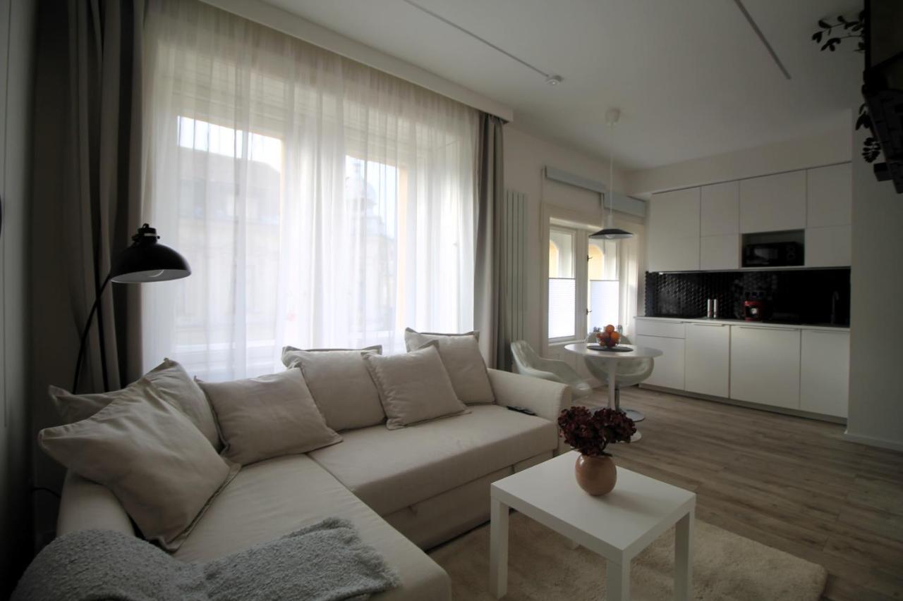 Modern Studio A Belvaros Koezepen Parkoloval- Kata Studioapartman เยอร์ ภายนอก รูปภาพ