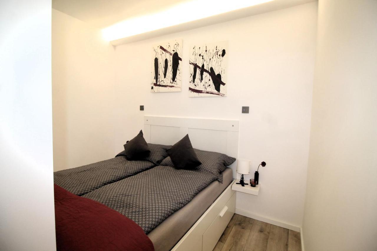 Modern Studio A Belvaros Koezepen Parkoloval- Kata Studioapartman เยอร์ ภายนอก รูปภาพ